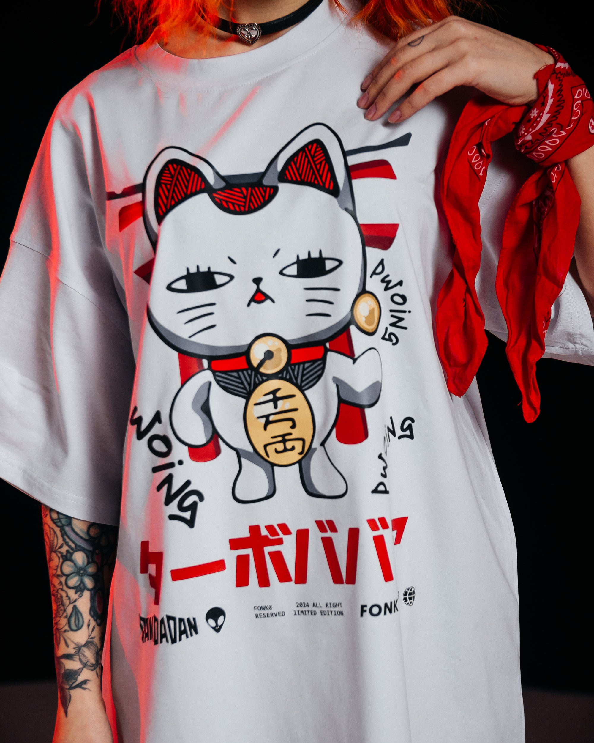 T-SHIRT Maneki-neko Granny - DanDaDan anime, unisex, white