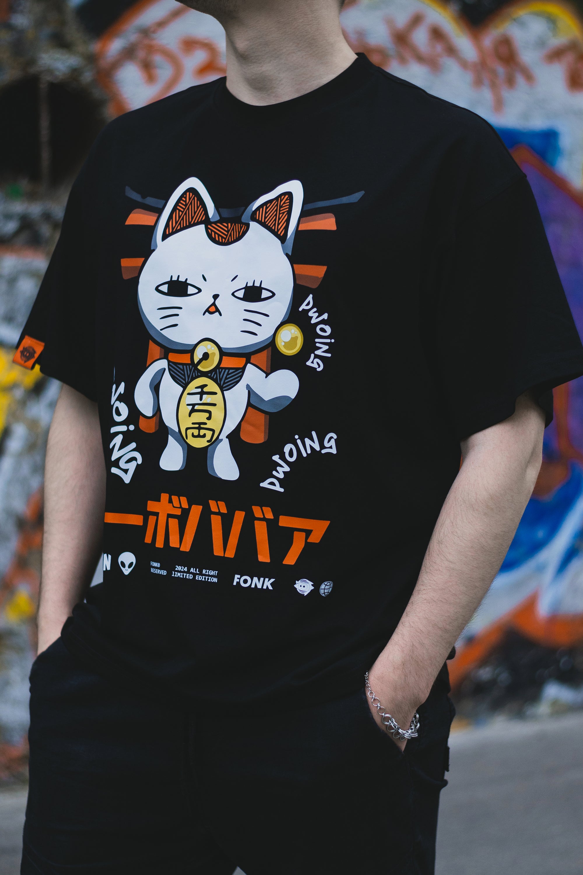 T-SHIRT Maneki-neko Granny - DanDaDan anime, unisex, black