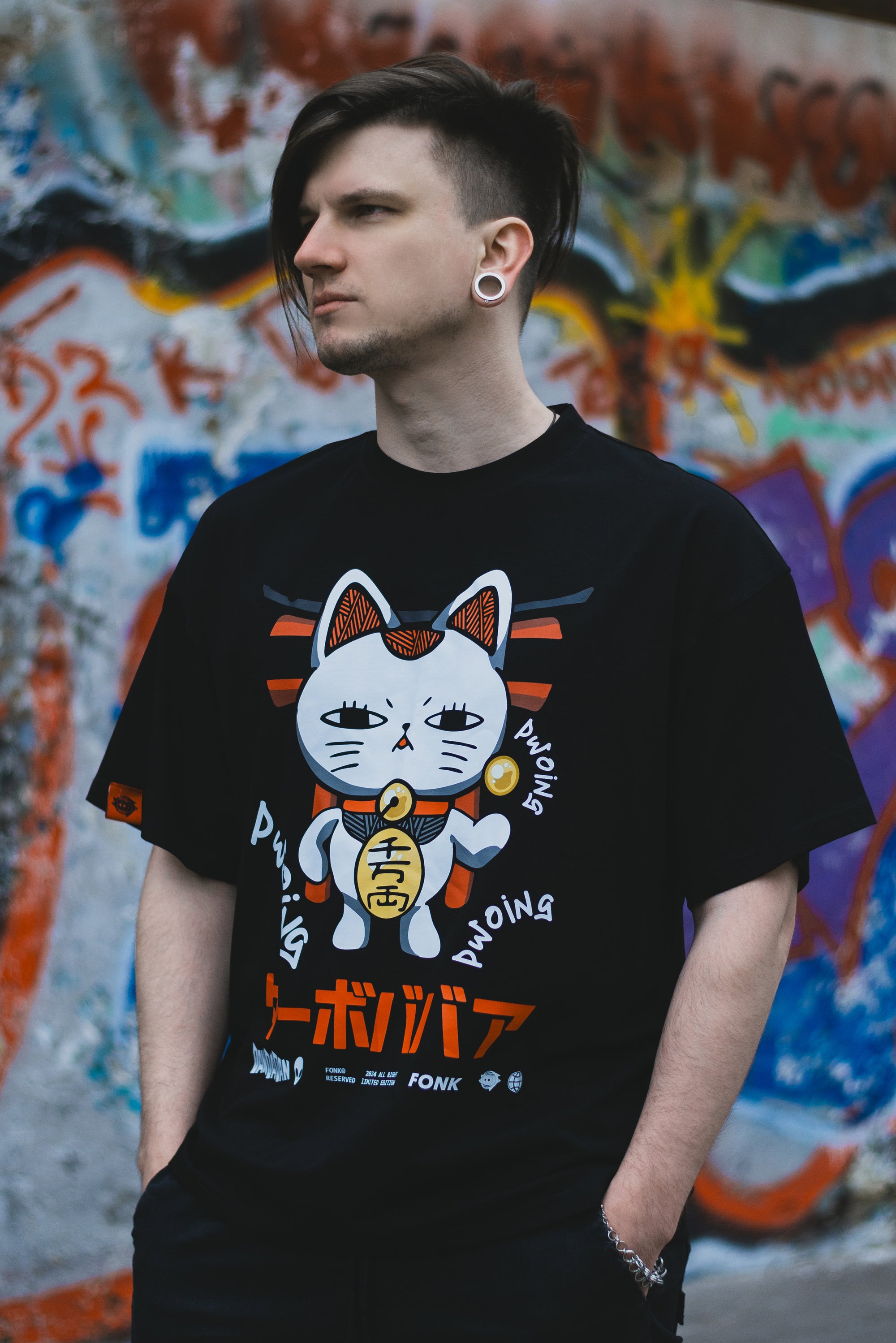 T-SHIRT Maneki-neko Granny - DanDaDan anime, unisex, black